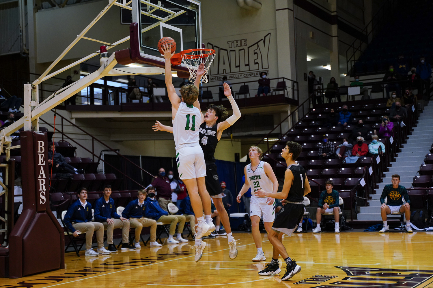 Irish move to 8-1 and Blue & Gold semi-finals